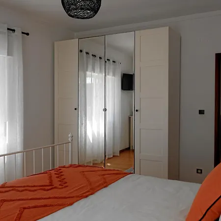 Дом отдыха !Private Outdoor Area! 300M-Beach, 3Br No Stairs Сан-Мартинью-ду-Порту