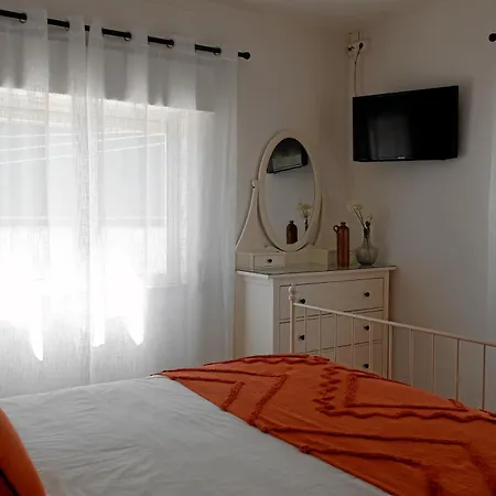 Дом отдыха !Private Outdoor Area! 300M-Beach, 3Br No Stairs Сан-Мартинью-ду-Порту