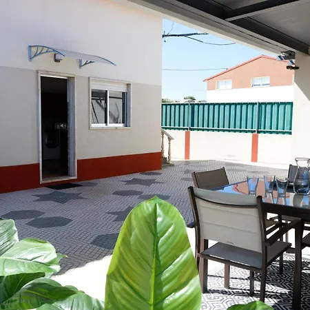 Holiday home !Private Outdoor Area! 300M-Beach, 3Br No Stairs Sao Martinho do Porto