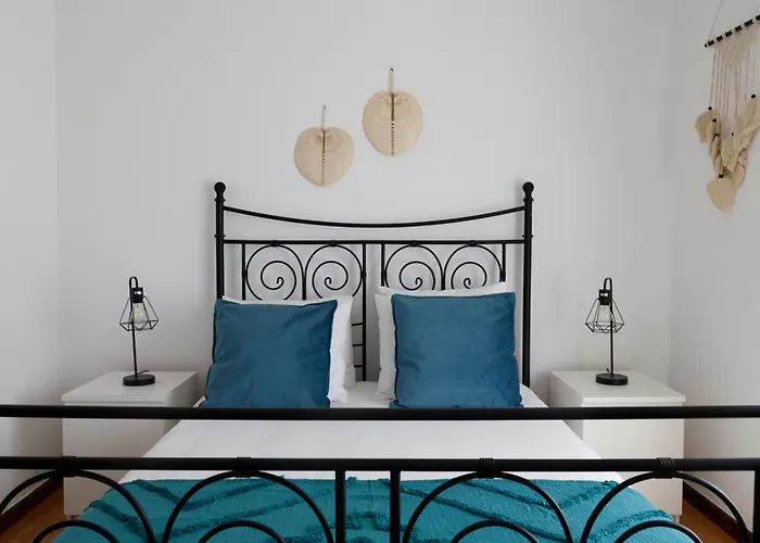 *private Outdoor Area* 300m-beach, Swing/no Stairs بيت للعطل