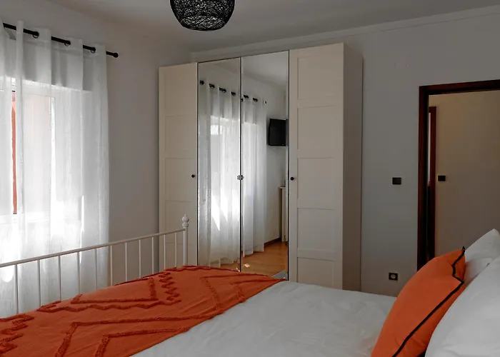 بيت للعطل *private Outdoor Area* 300m-beach, Swing/no Stairs ساو مارتينهو دو بورتو