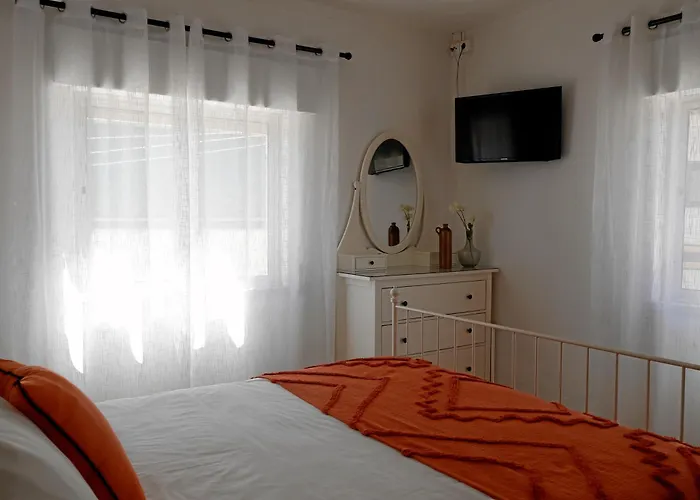 بيت للعطل *private Outdoor Area* 300m-beach, Swing/no Stairs ساو مارتينهو دو بورتو