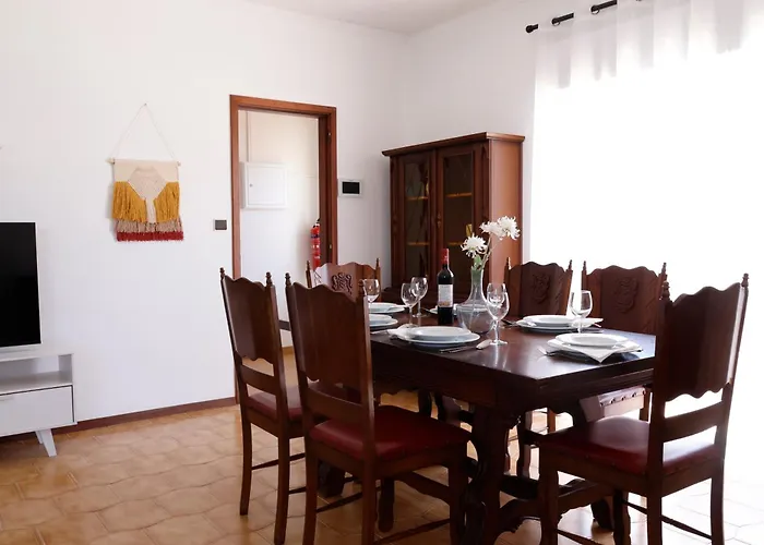 *private Outdoor Area* 300m-beach, Swing/no Stairs ساو مارتينهو دو بورتو