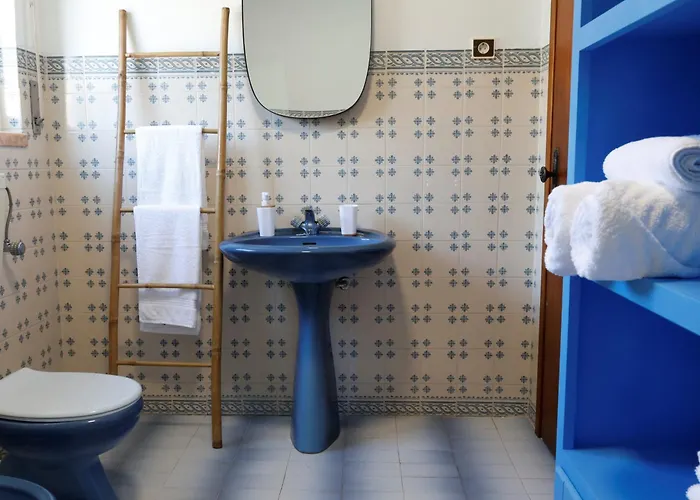 *private Outdoor Area* 300m-beach, Swing/no Stairs * ساو مارتينهو دو بورتو